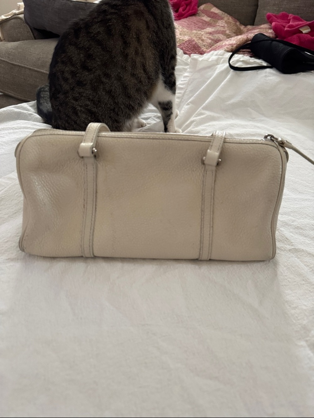 Dooney and Bourke Cream Leather Barrel Bag - Picture 3 of 11